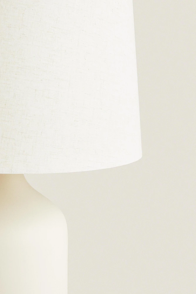 WHITE CERAMIC BASE TABLE LAMP