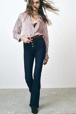 GEOMETRIC PRINT SATIN EFFECT SHIRT