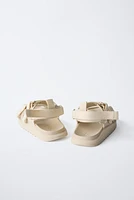 SANDALES À BRIDES