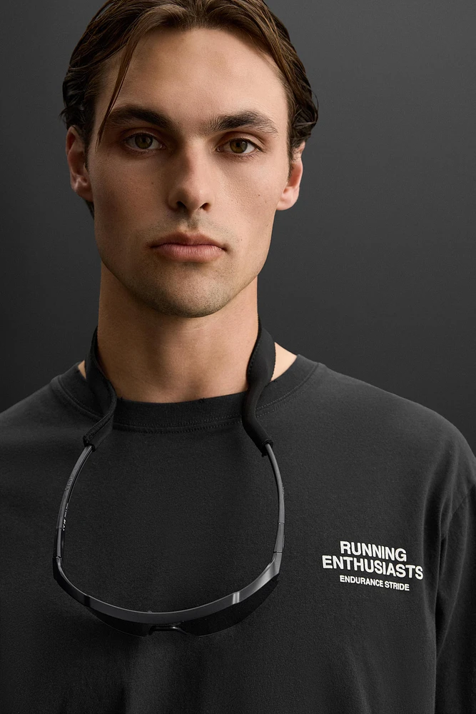 RUNNING GRAPHIC PRINT T-SHIRT