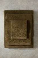 BATH TOWEL WITH FLORAL APPLIQUÉ