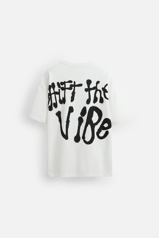T-SHIRT À INSCRIPTION GRAFFITI
