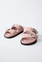 SANDALES VERNIES À BOUCLES