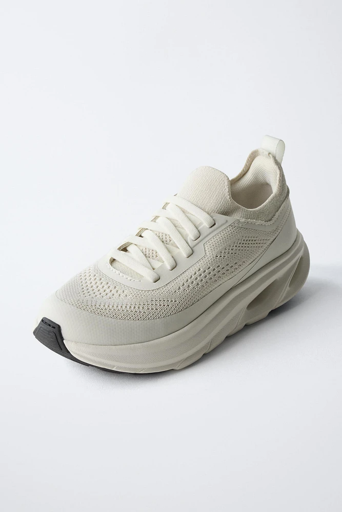 SNEAKERS WITH SOLE DETAIL
