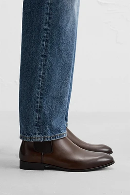 POINTED TOE CHELSEA BOOTS