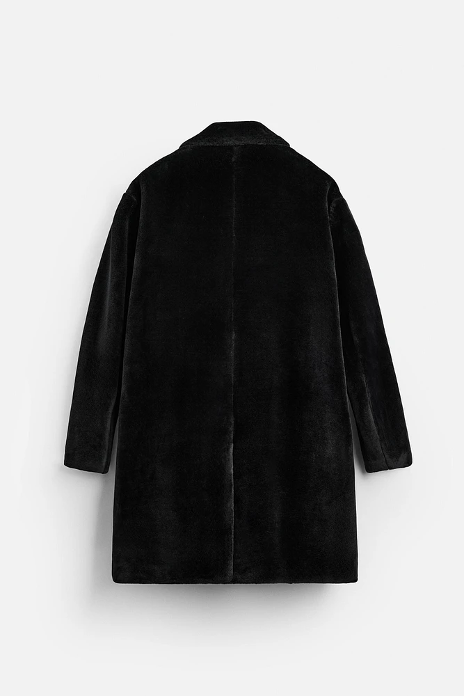MANTEAU EN FAUSSE FOURRURE
