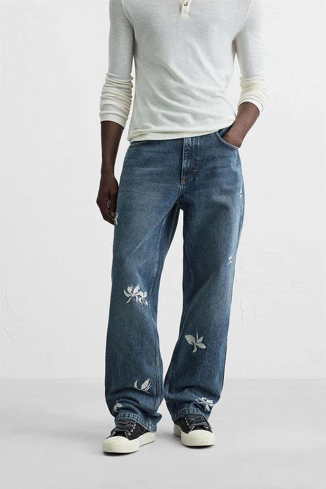 EMBROIDERED RELAXED FIT JEANS