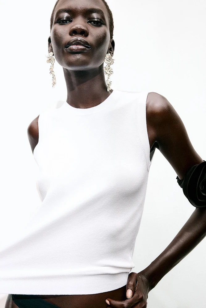 TOP EN MAILLE SANS MANCHES