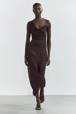 ROBE LONGUE ASYMÉTRIQUE