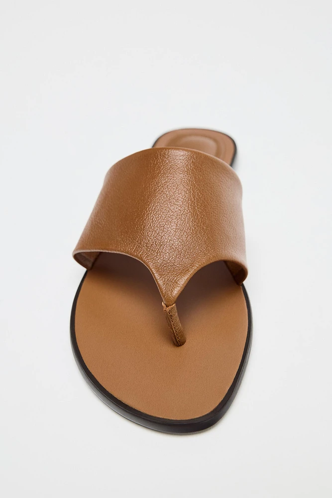 FLAT LEATHER SANDALS