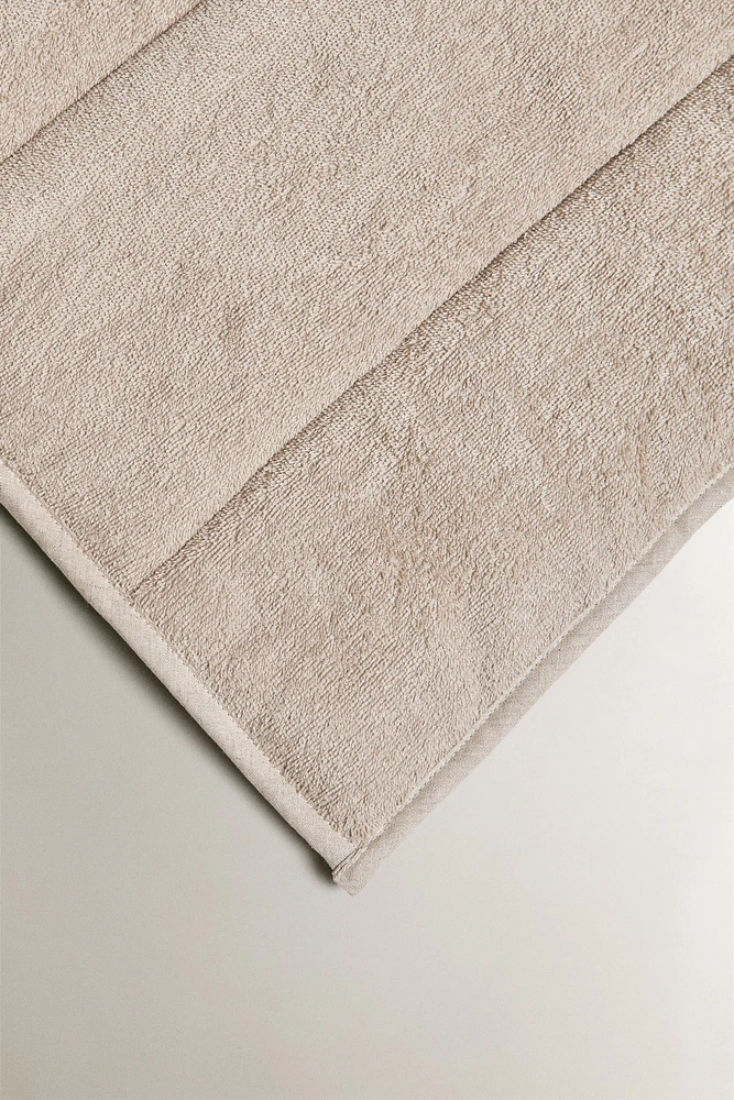 QUILTED TOPPER WITH TOPSTITCHING