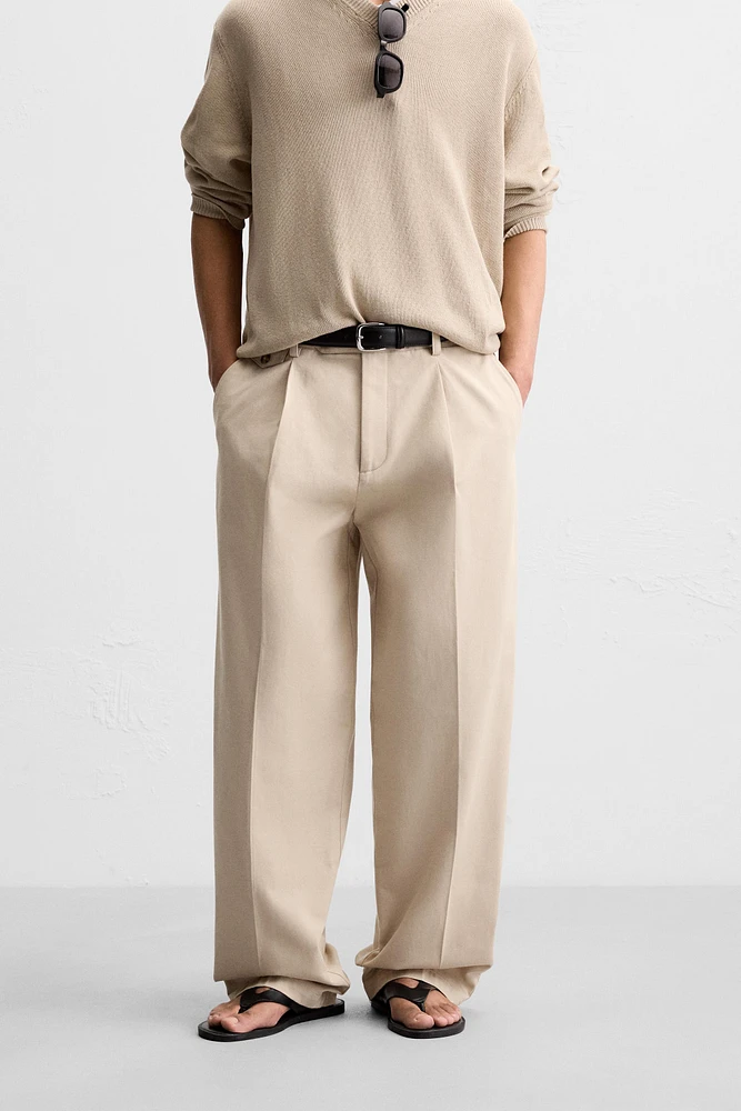 PLEATED STRAIGHT FIT PANTS