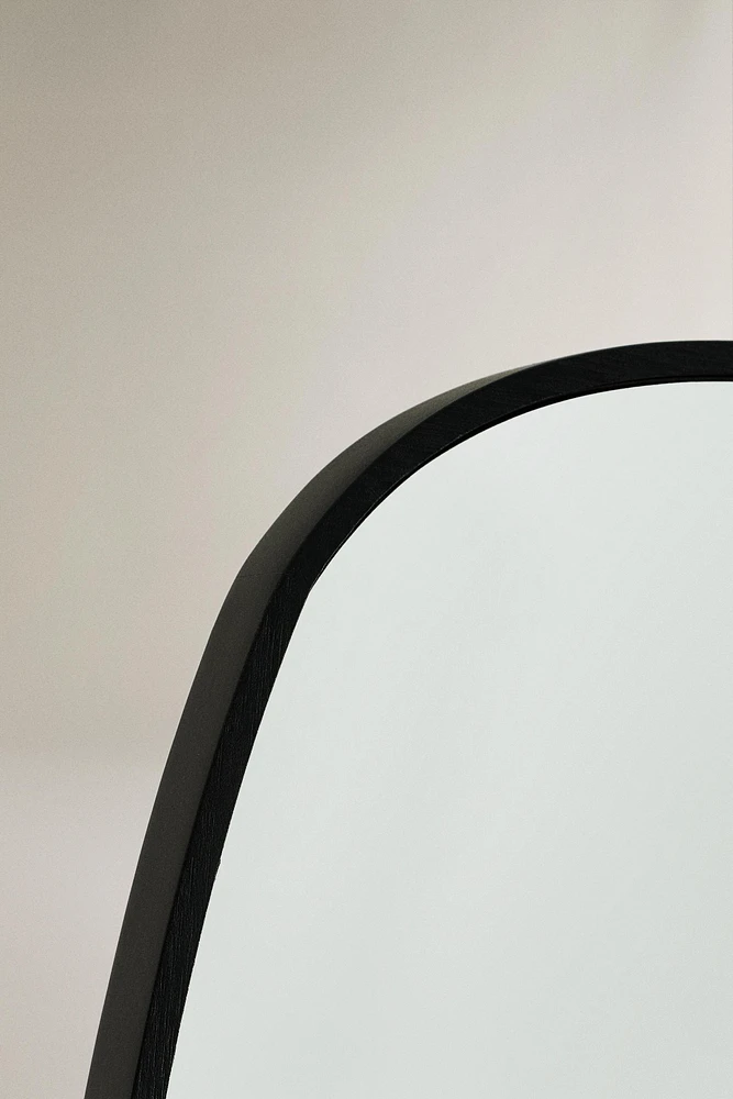 IRREGULAR-SHAPED MIRROR