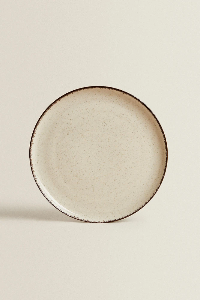 PORCELAIN DINNER PLATE WITH ANTIQUE FINISH RIM