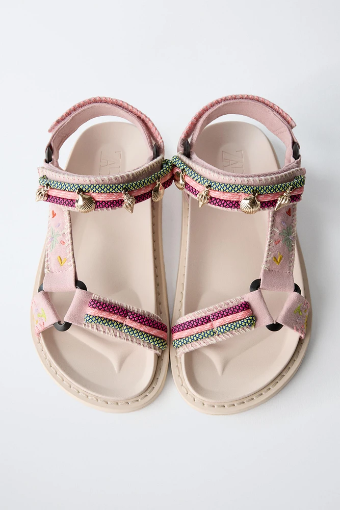 DETAILED CASUAL SANDALS