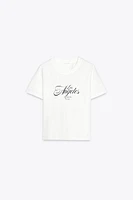 T-SHIRT INSCRIPTION EN CONTRASTE