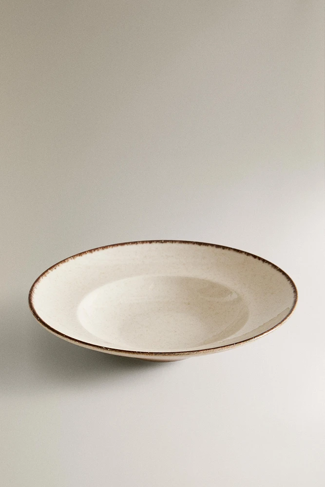 PORCELAIN PASTA PLATE WITH ANTIQUE FINISH RIM