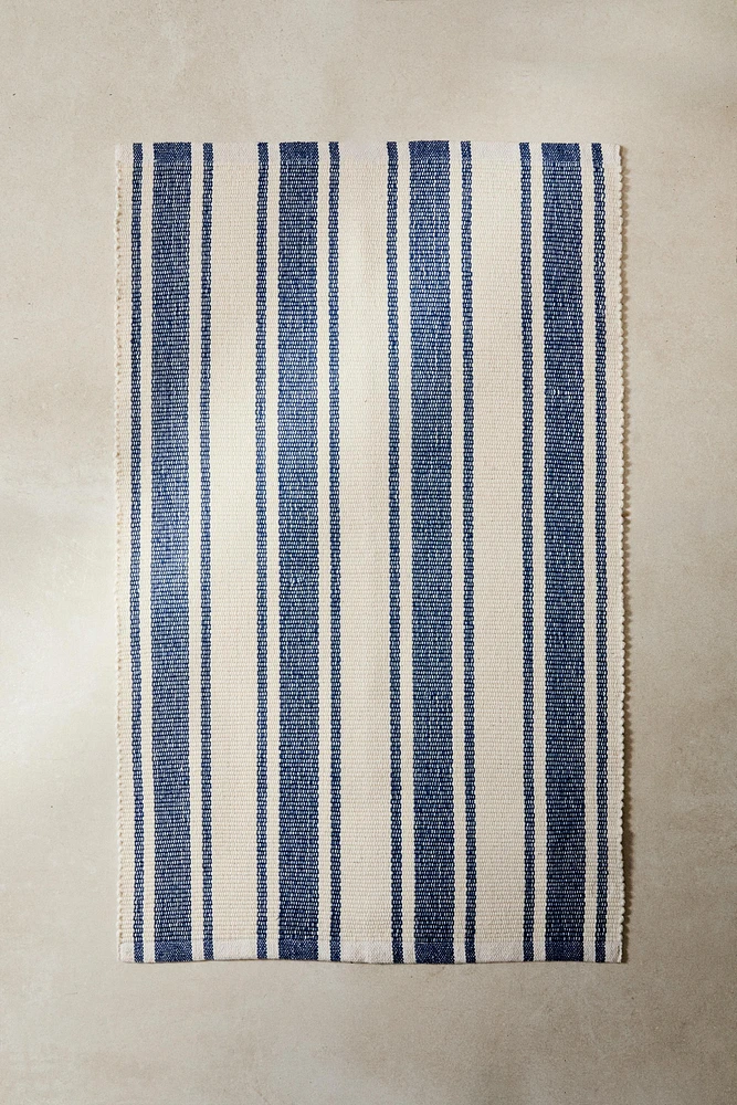 BATH MAT WITH IRREGULAR STRIPES