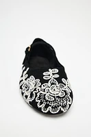 CONTRAST EMBROIDERY SUEDE BALLET FLATS