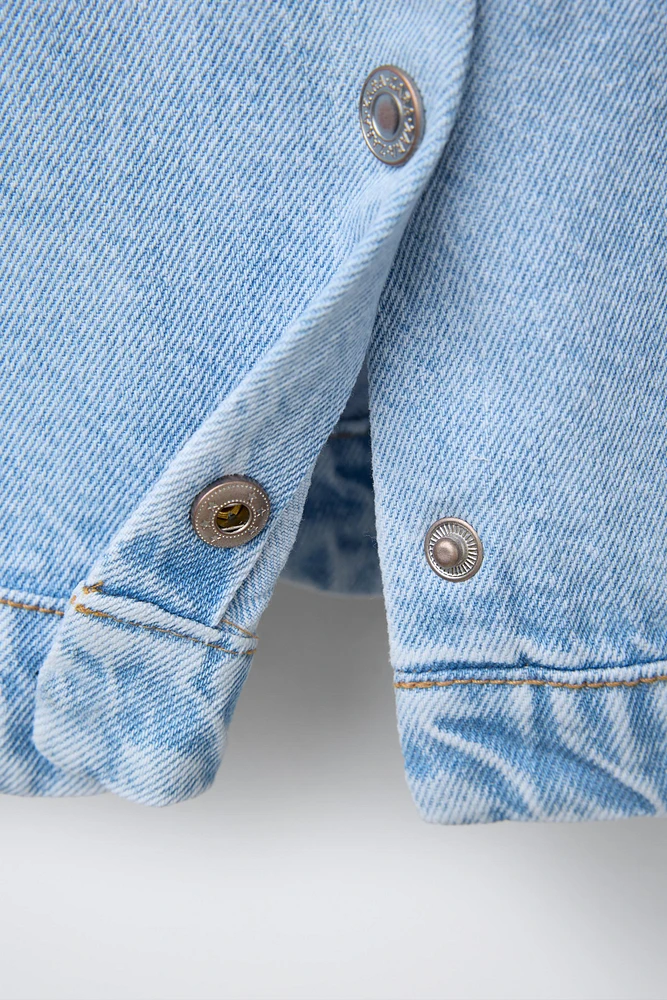 TOP EN DENIM FLEURS BRODÉES