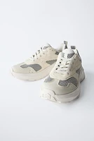 CHUNKY SOLE SNEAKERS