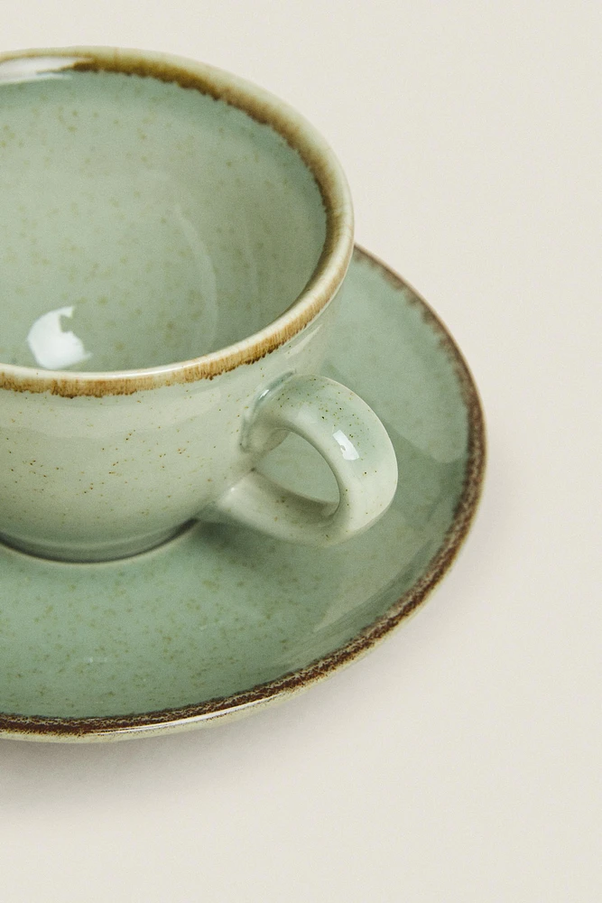 PORCELAIN TEACUP WITH ANTIQUE FINISH RIM