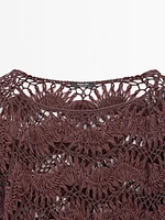Cape en maille ajourée crochetée
