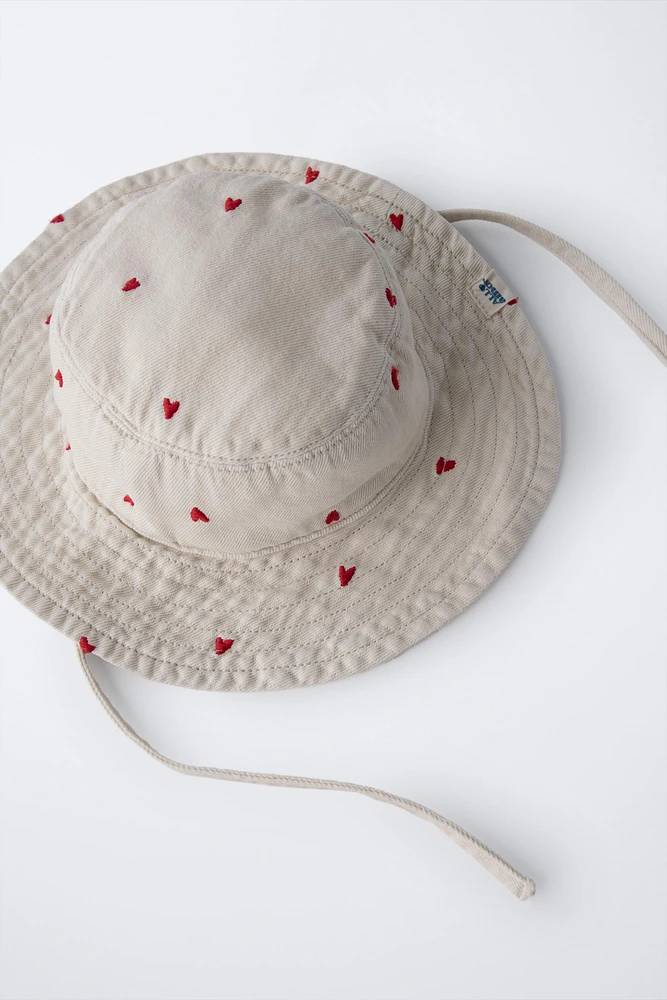 HEART PRINT TWILL BUCKET HAT