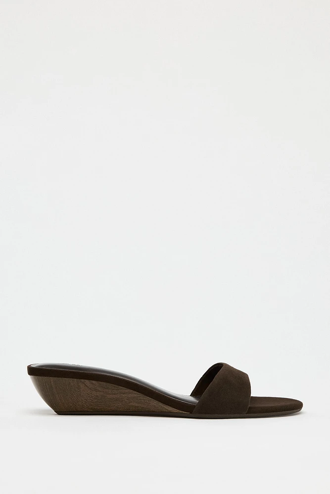 SUEDE WEDGE SANDALS