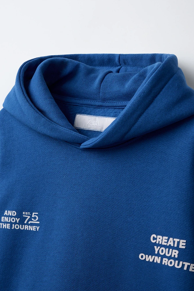 TEXT PRINT HOODED SWEATSHIRT