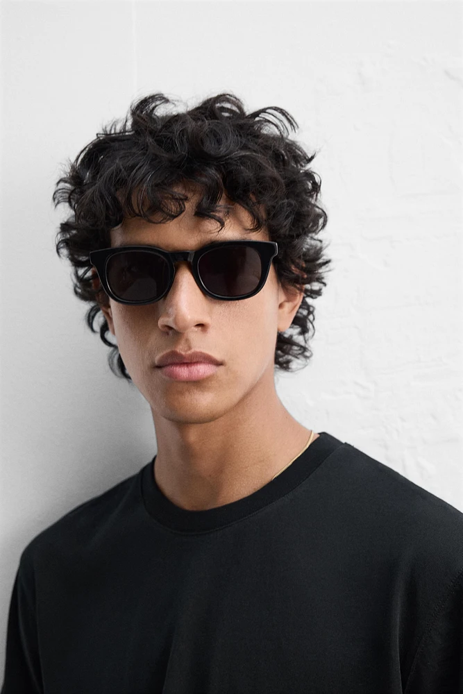 SLIM FIT MEDIUM WEIGHT T-SHIRT