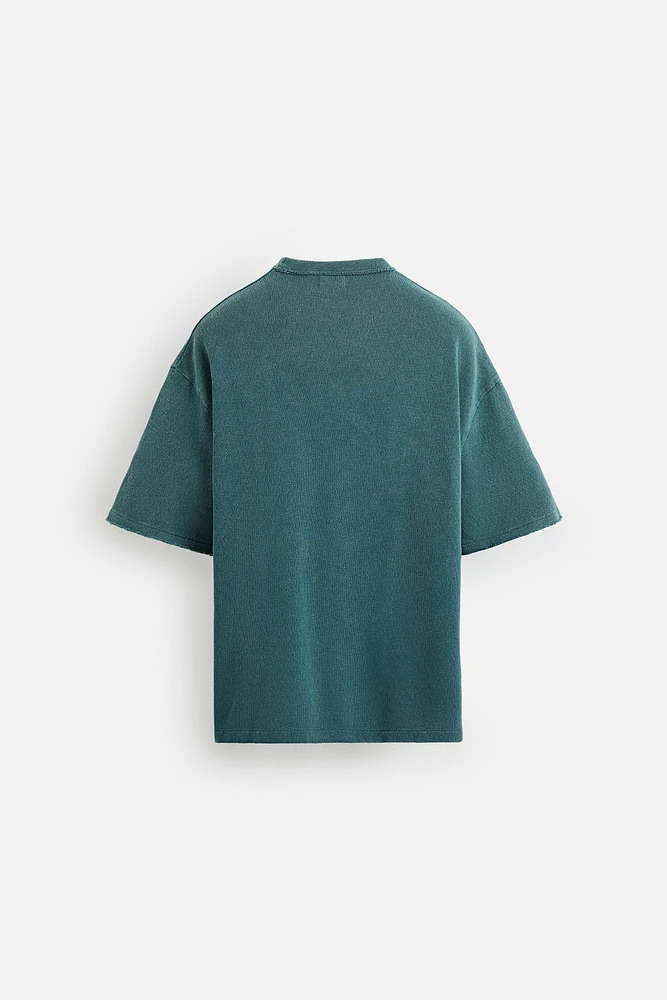 T-SHIRT EN MAILLE IMPRIMÉ DÉLAV