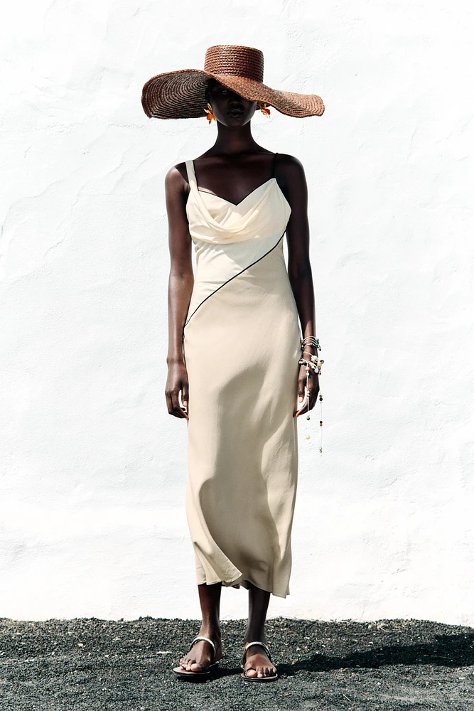 ROBE MI-LONGUE EN MATIÈRES VARIÉES