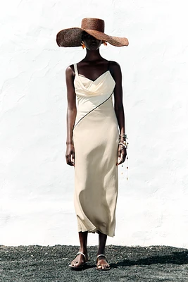 ROBE MI-LONGUE EN MATIÈRES VARIÉES