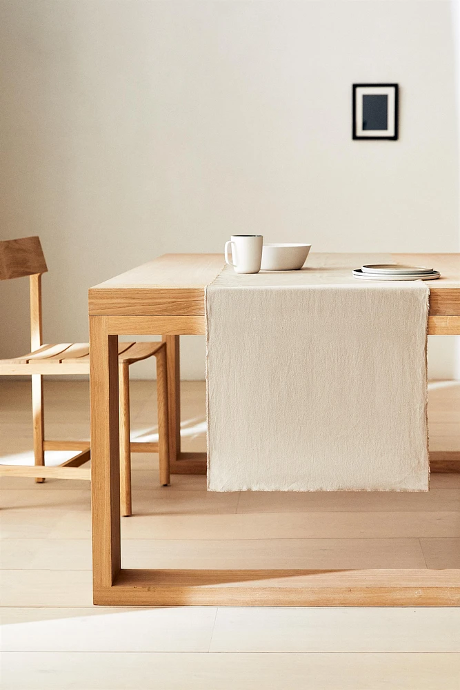 TABLE RUNNER 01