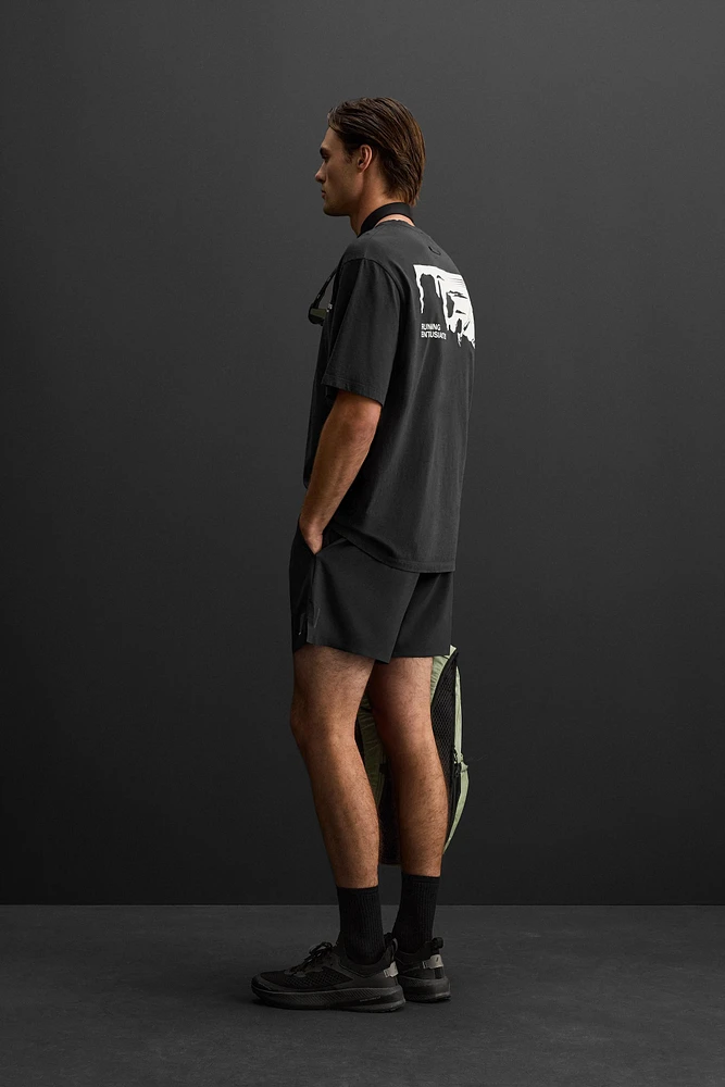 RUNNING GRAPHIC PRINT T-SHIRT