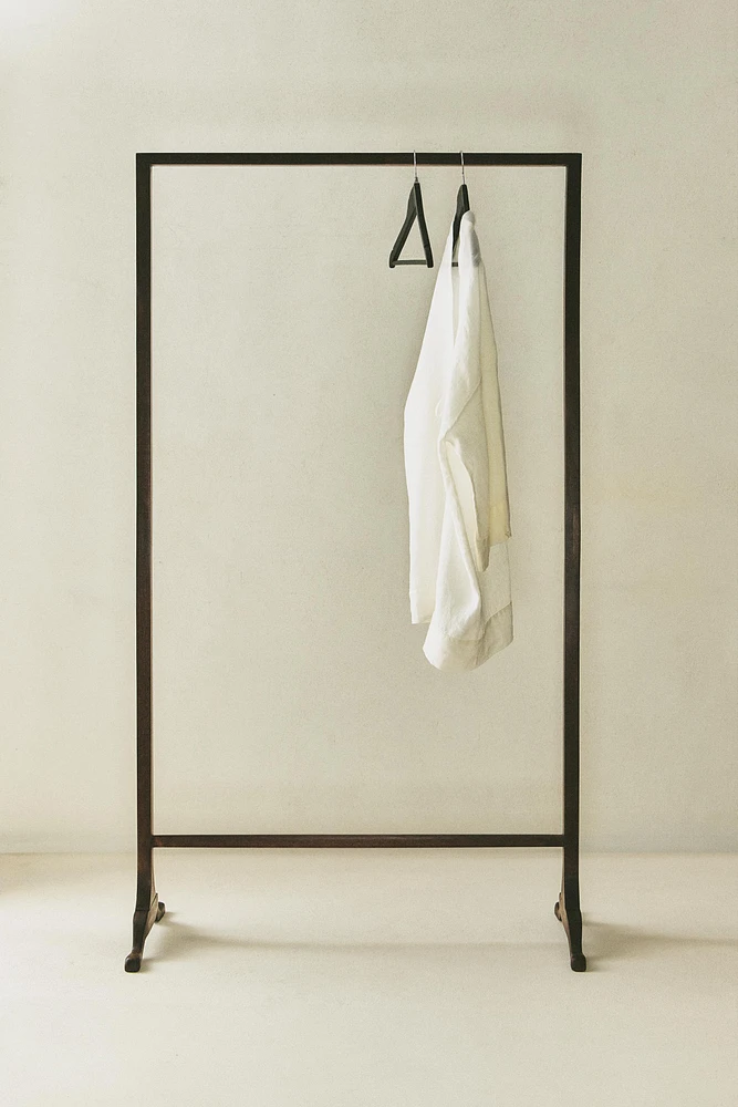 WOODEN RACK
