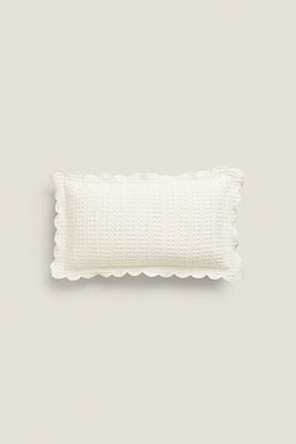 CHILDREN'S THROW PILLOW COVER WITH SCALLOPED DETAIL