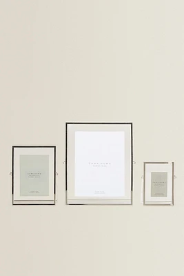 PICTURE FRAME WITH STAND