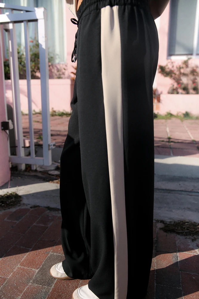 SIDE STRIPE WIDE LEG PANTS