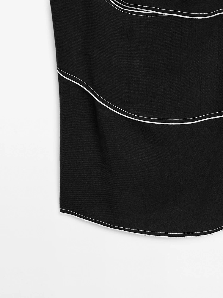 Top à surpiqûres contrastantes