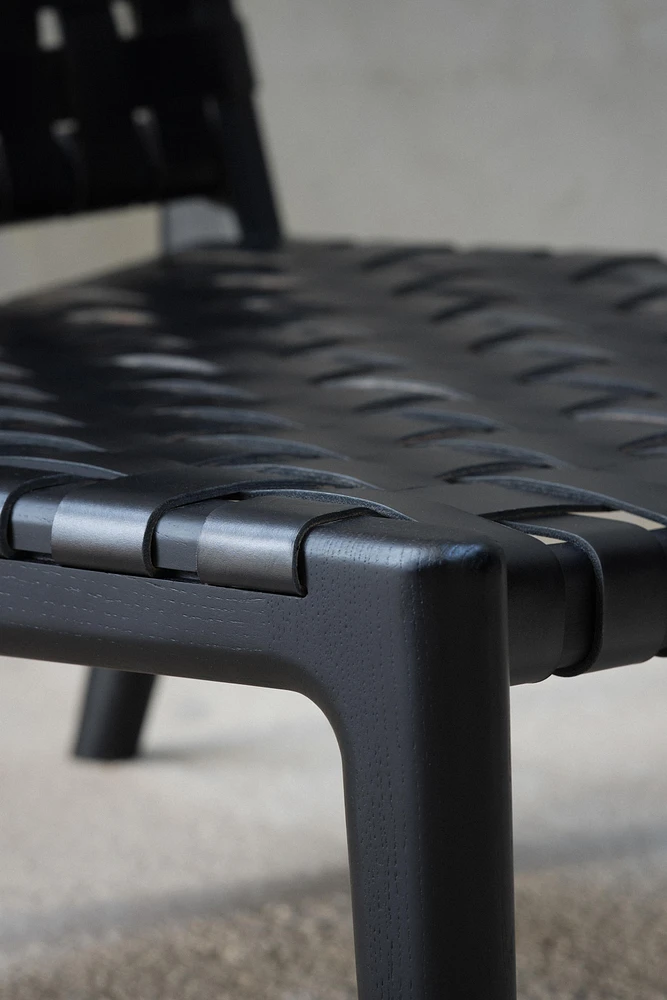 LOUNGE CHAIR 01
