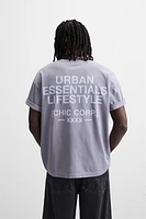 T-SHIRT À IMPRIMÉS EN MATIÈRES VARIÉES