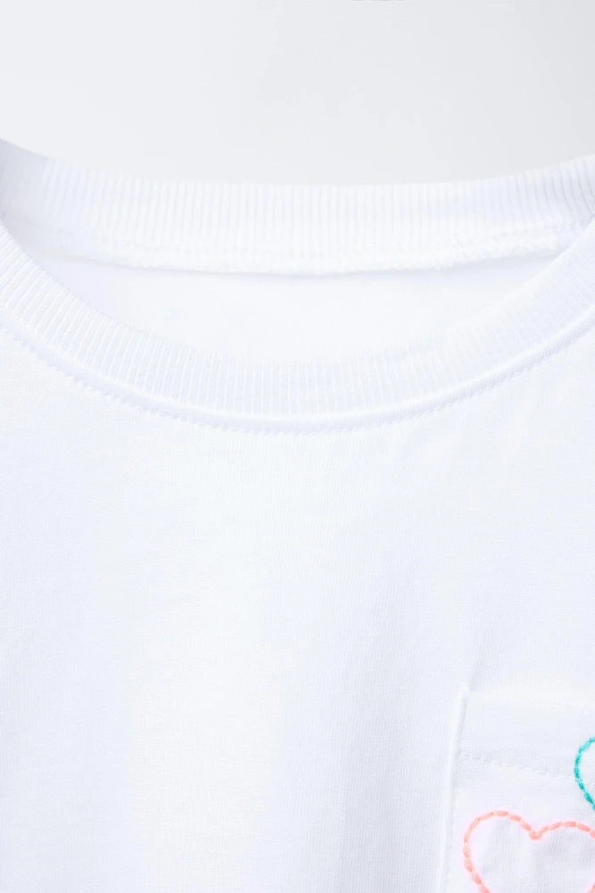 T-SHIRT À POCHE BRODÉE