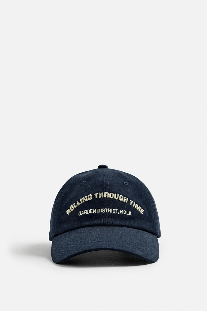 CASQUETTE AVEC BRODERIE EN CONTRASTE