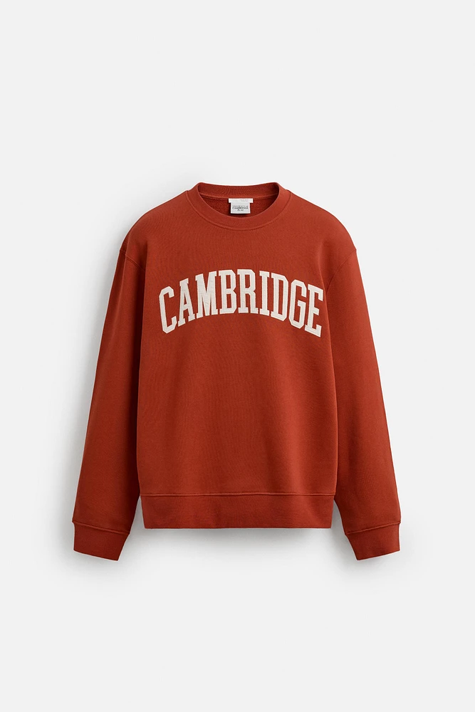 CAMBRIDGE© PATCH SWEATSHIRT