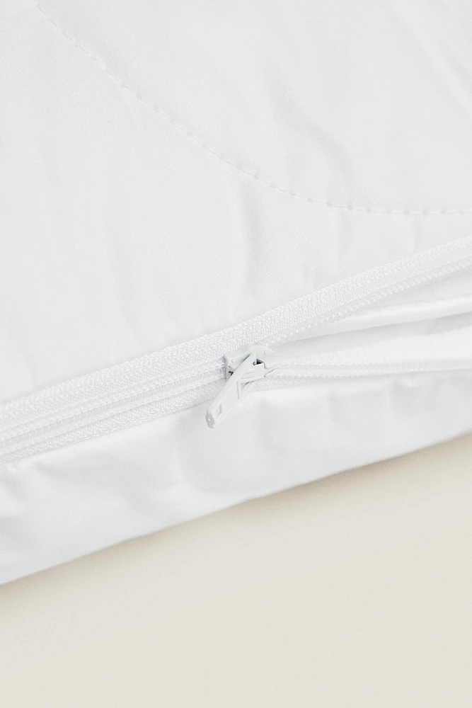 PADDED PILLOW PROTECTOR