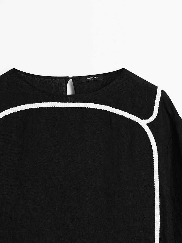 Blouse with contrast embroidery
