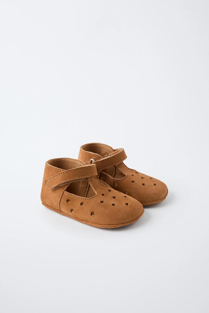 CHAUSSURES AJOURÉES EN CUIR
