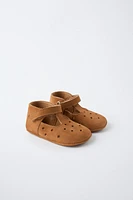CHAUSSURES AJOURÉES EN CUIR